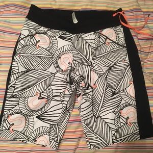 Lululemon Women’s Be Active board shorts size 8